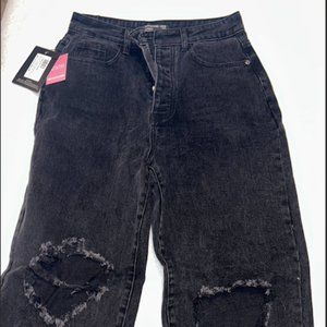 BRAND NEW PrettyLittleThing Boyfriend Jeans - Black & ripped - UK size 10
